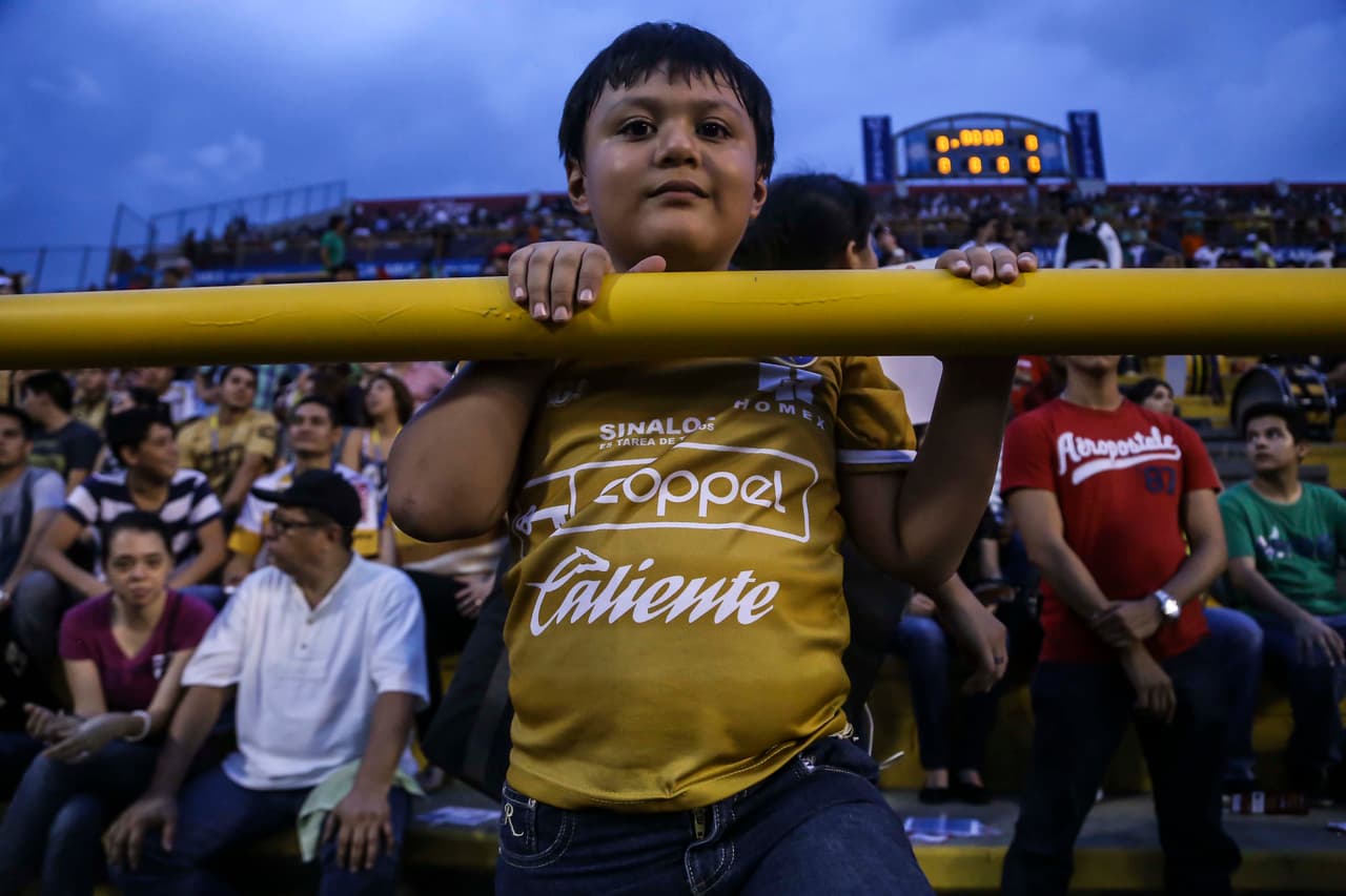 El colorido de la afición en la Jornada 5