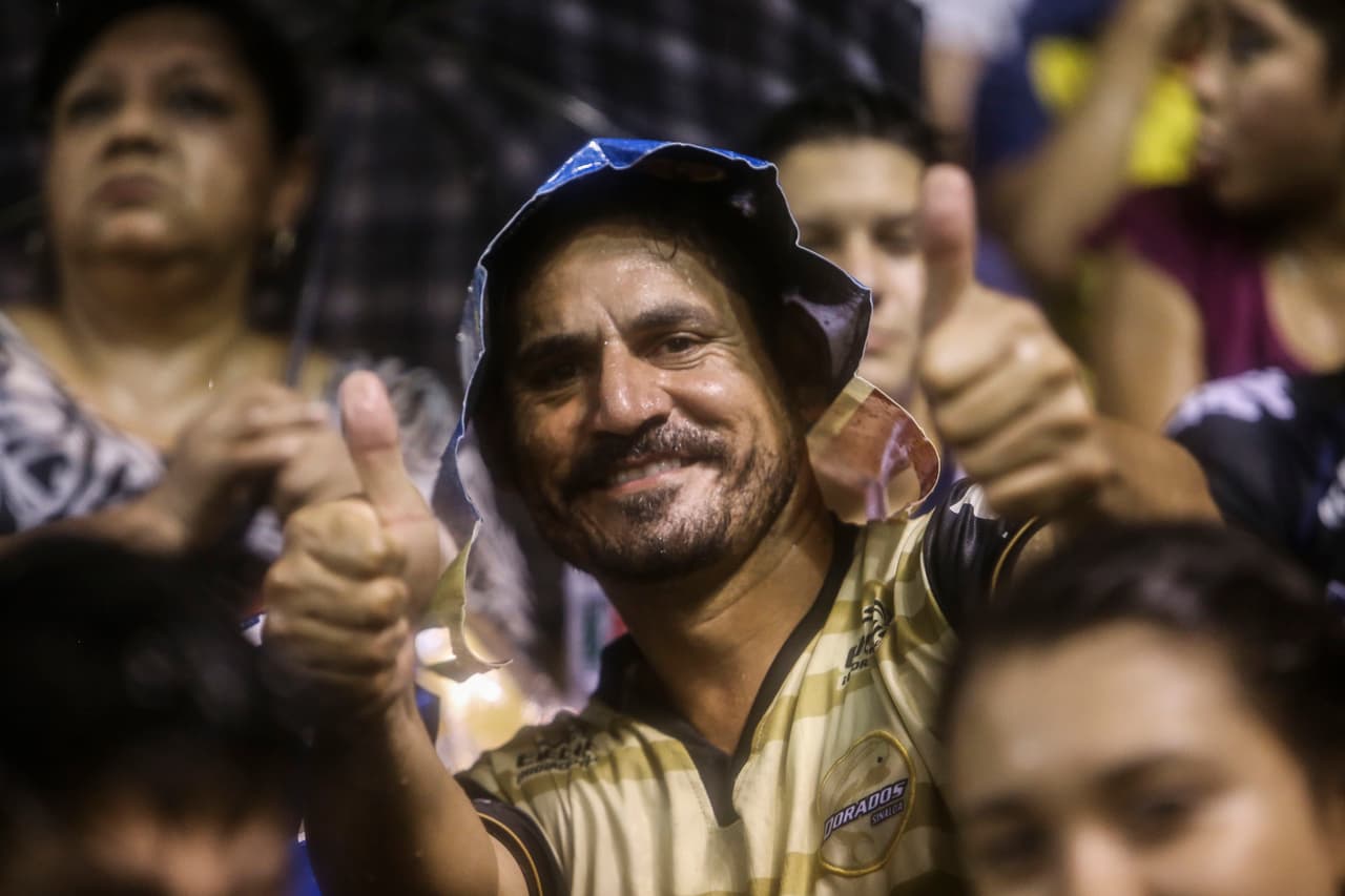 El colorido de la afición en la Jornada 5