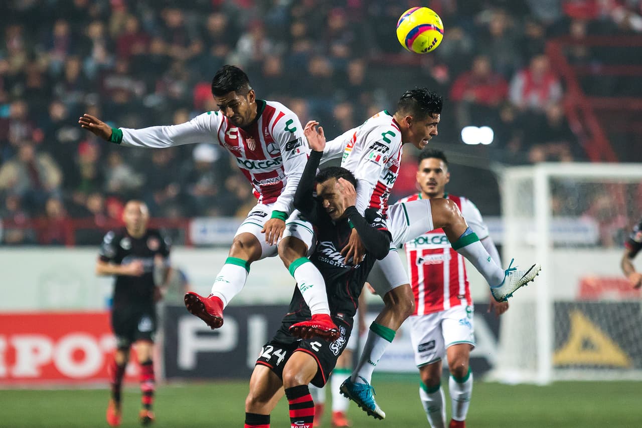 Pero los locales fueron más en el lapso inicial. El balón corrió a su favor y consiguieron las mejores llegadas. Anularon a los hombres de Ignacio Ambriz y se fueron al frente.