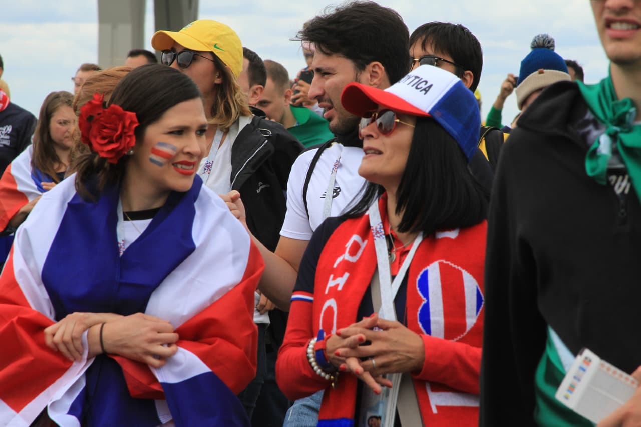El colorido y el entusiasmo se apoderó de San Petersburgo en medio de la fiesta de los fanáticos de Brasil y Costa Rica por el segundo partido para cada uno en el grupo E del Mundial Rusia 2018.