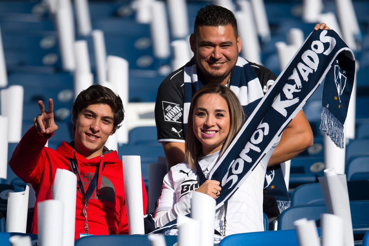 Todo listo para la Gran Final del fútbol mexicano y la afición llegó desde temprano para apoyar a su equipo con sombreros, maquillaje, banderas y mucha pasión.