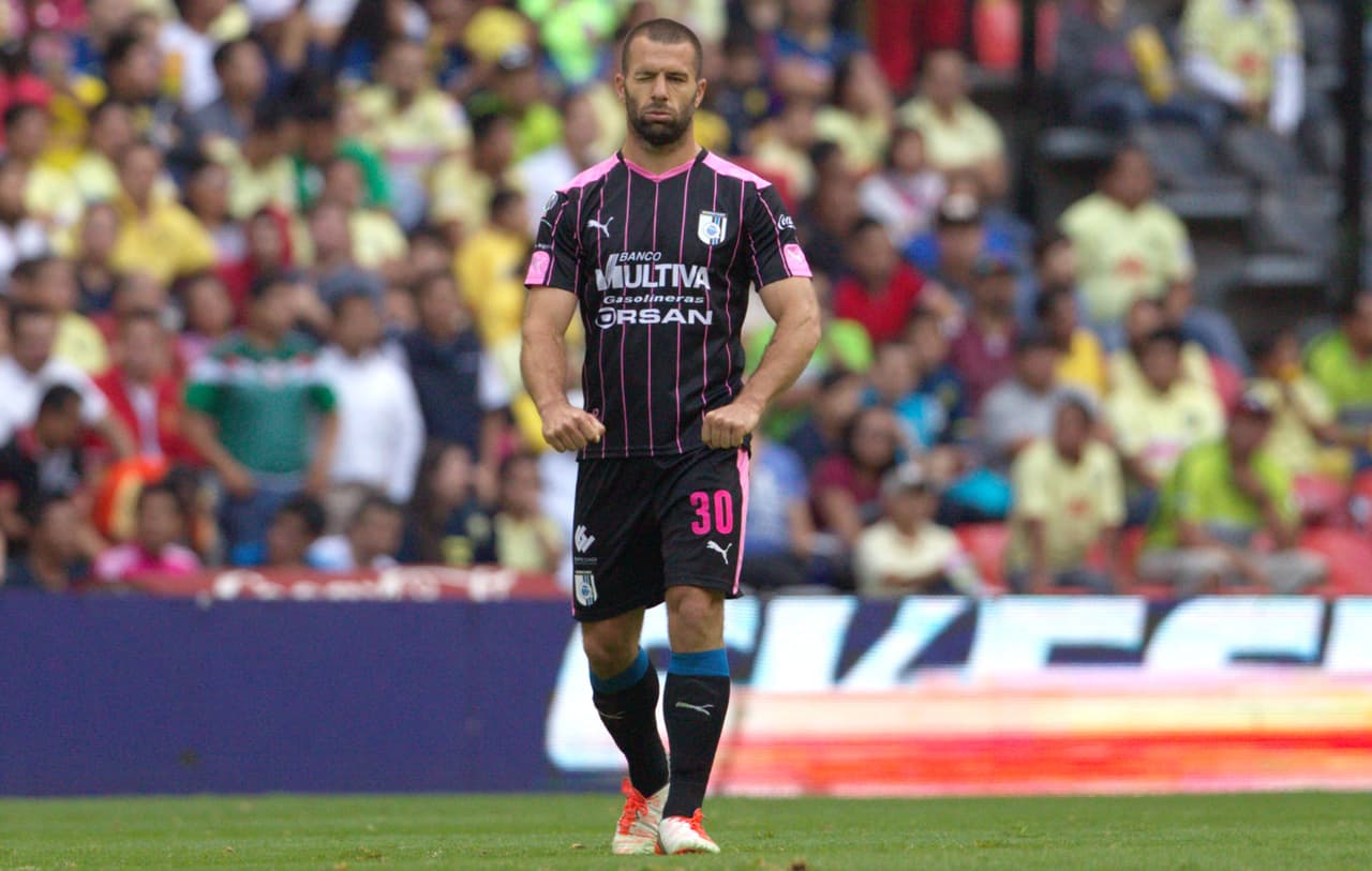 Emanuel Villa, luego de pasar inadvertido varios torneos, ha conseguido consolidarse con Gallos y lo ha hecho llamando la atención con el título de goleo. Por supuesto buscará mantenerse en ese sitio y tendrá el apoyo y competencia de Camilo Sanvezzo largamente lesionado. Otros a los que hay que seguir son Antonio Naelson “Sinha” -que anunció su campaña de despedida- y Luis Gil que proviene del Real Salt Lake de la MLS.