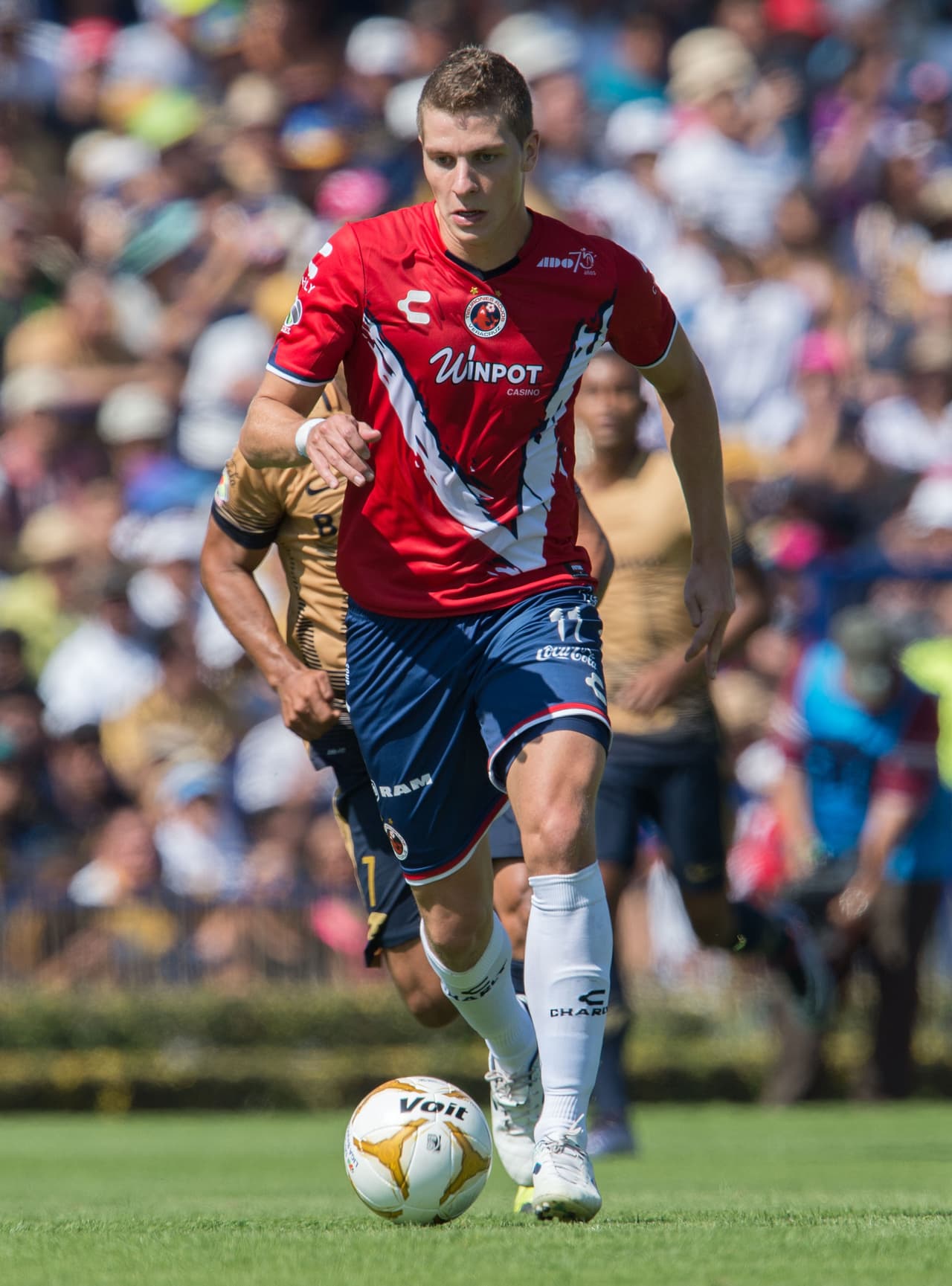 Finalmente, Veracruz ha sido uno de los cuadros sorpresa de los últimos tiempos en México. Dirigidos por Carlos Reinoso, los Tiburones han logrado un juego ofensivo y vistoso con los goles del argentino Julio Furch y apostarán a lo mismo en el torneo que está por iniciar.