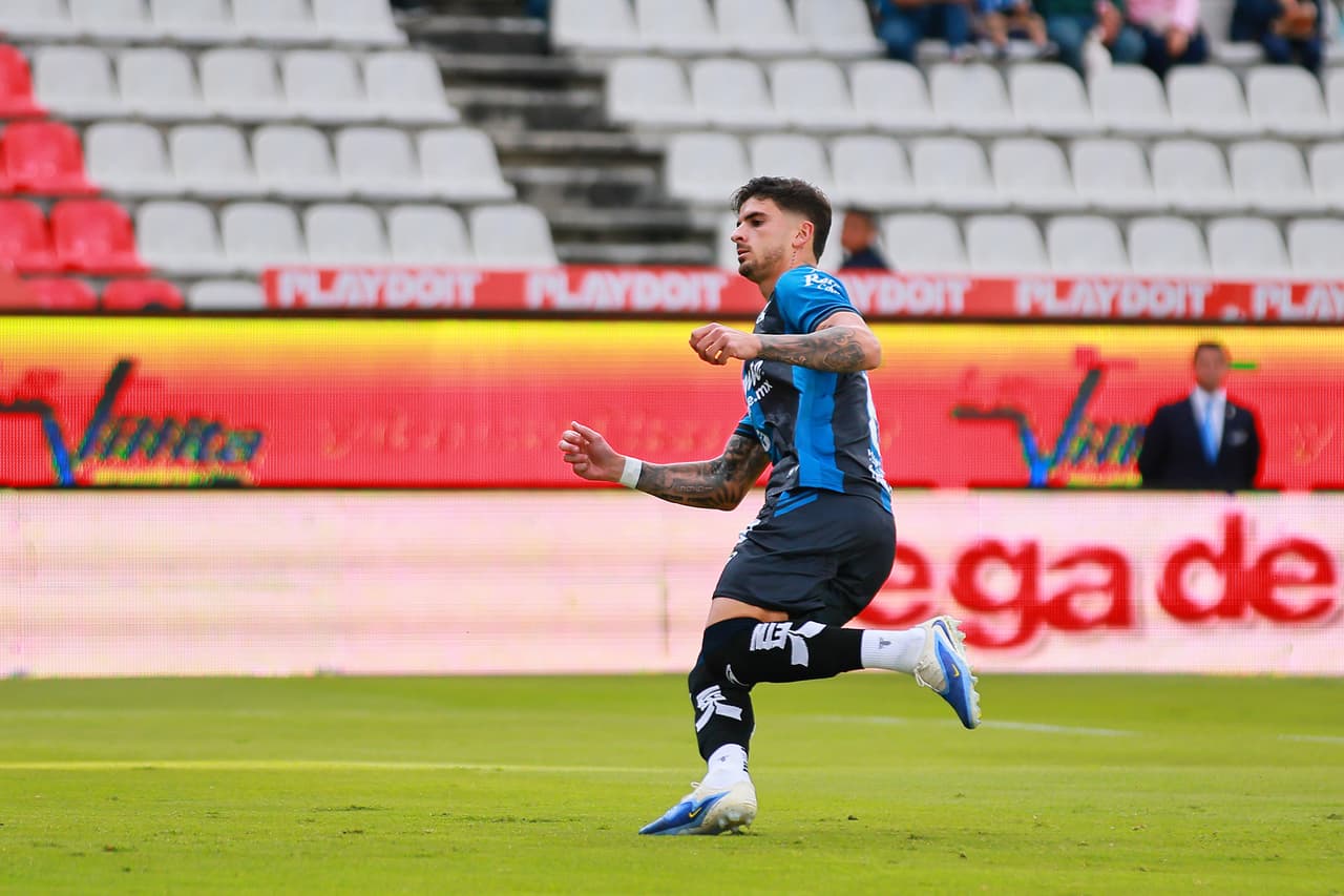 Santiago Homenchenko: El uruguayo llegó a Pachuca, pero fue cedido al Querétaro tras su paso por el futbol europeo.