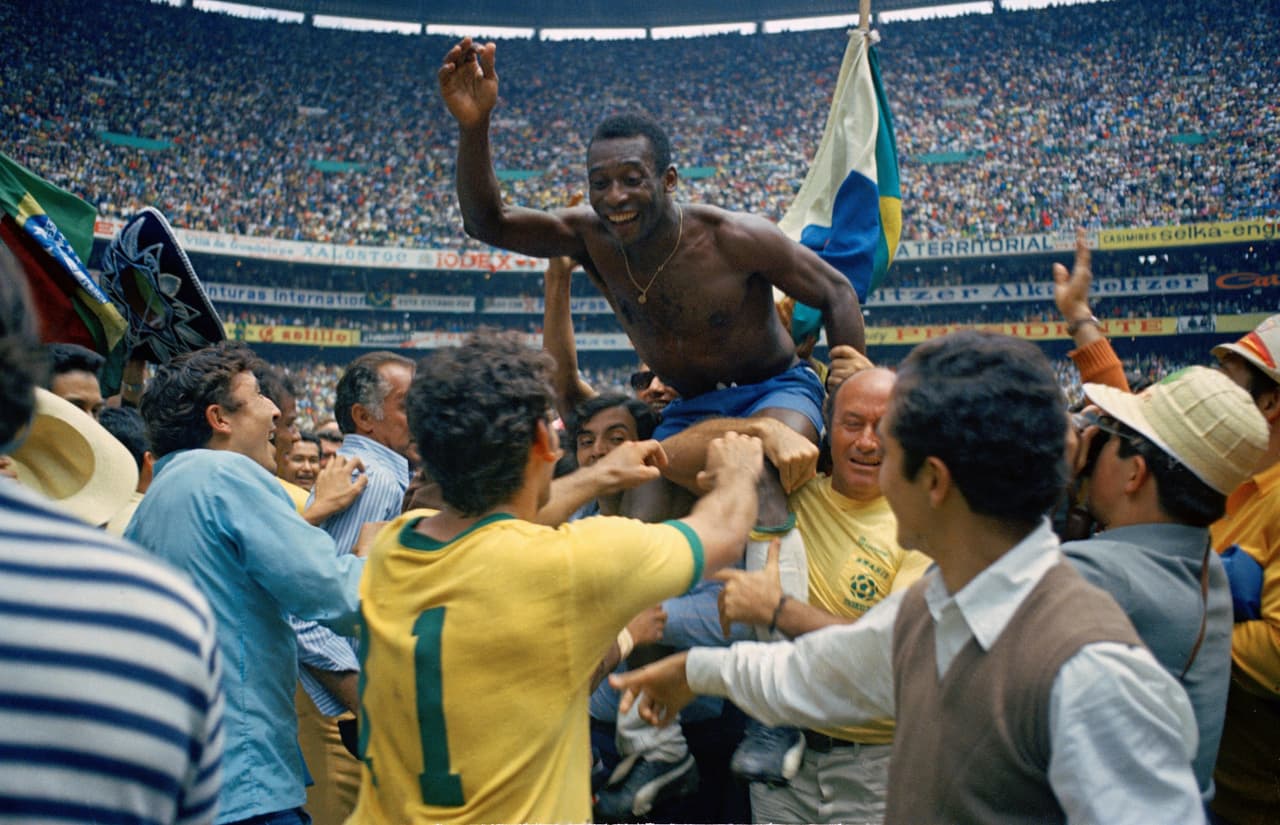Pelé: O Rei fue la gran figura del Mundial de 1970 y en gran parte por sus decisivos goles, en especial el que consiguió en la Final ante Italia que le dio el título a Brasil por 4-1.