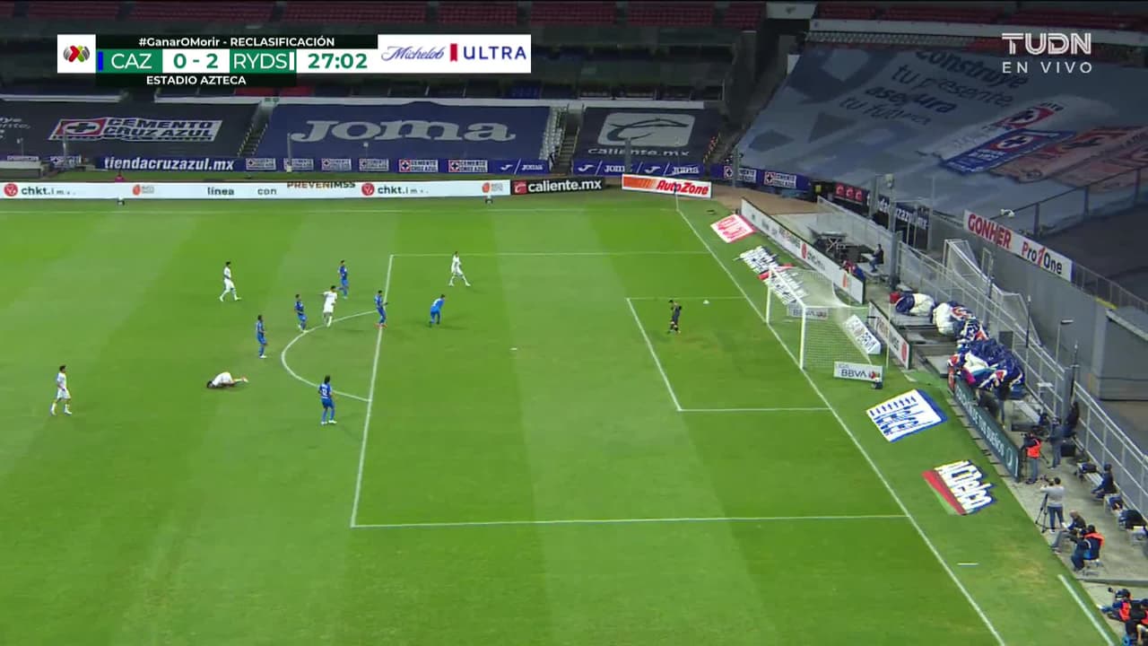 ¡GOL!  anota para Monterrey. Maximiliano Meza