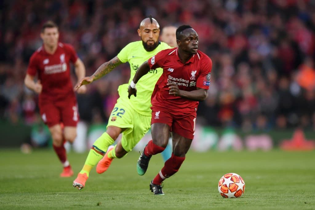 El tempranero gol de los Reds le dio libertad de movimiento y confianza a Sadio Mané, quien trató de llevar agua al molino del Liverpool explotando la bande izquierda del campo, con su picardia y su velocidad.