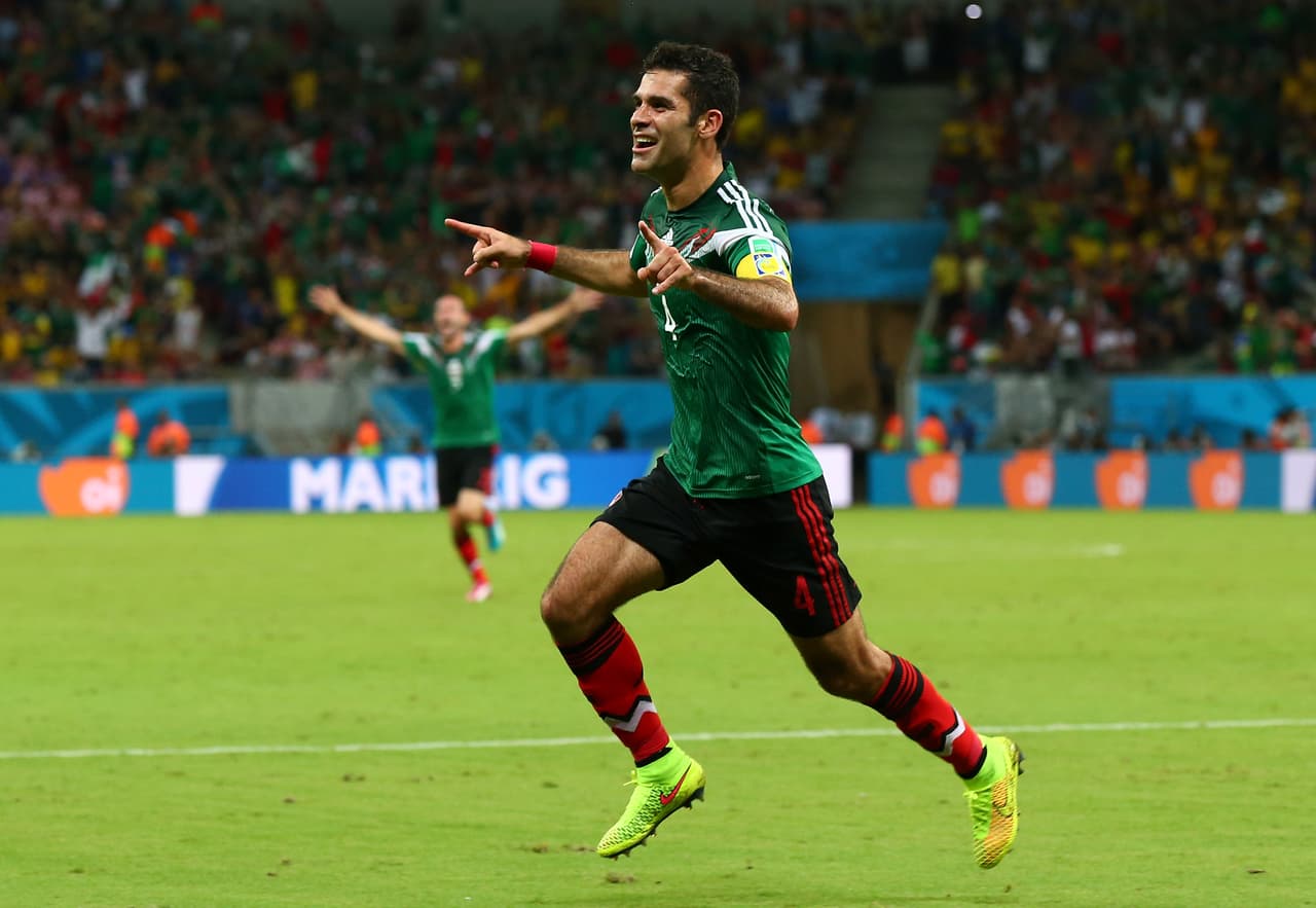 Adicional a esto, el defensor mexicano podría anotar por cuarta vez consecutiva en un Mundial, algo que ha hecho desde Alemania 2006, pasando a Sudáfrica 2010 y hasta Brasil 2014.
