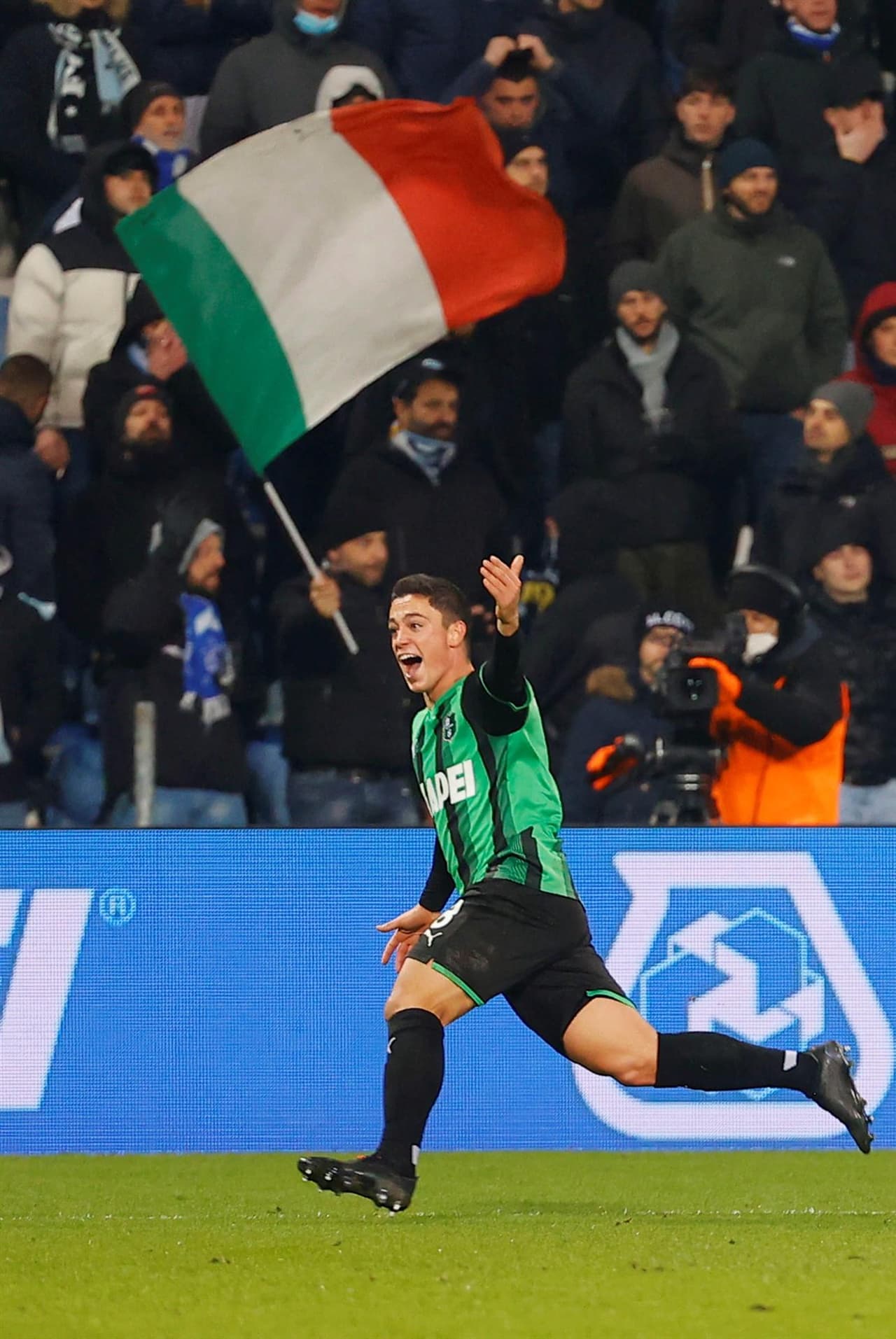 Berardi y Raspadori le dieron el triunfo a Sassuolo sobre la Lazio que sólo anotó un gol por parte de Zaccagani, durante la J17 en la Serie A.