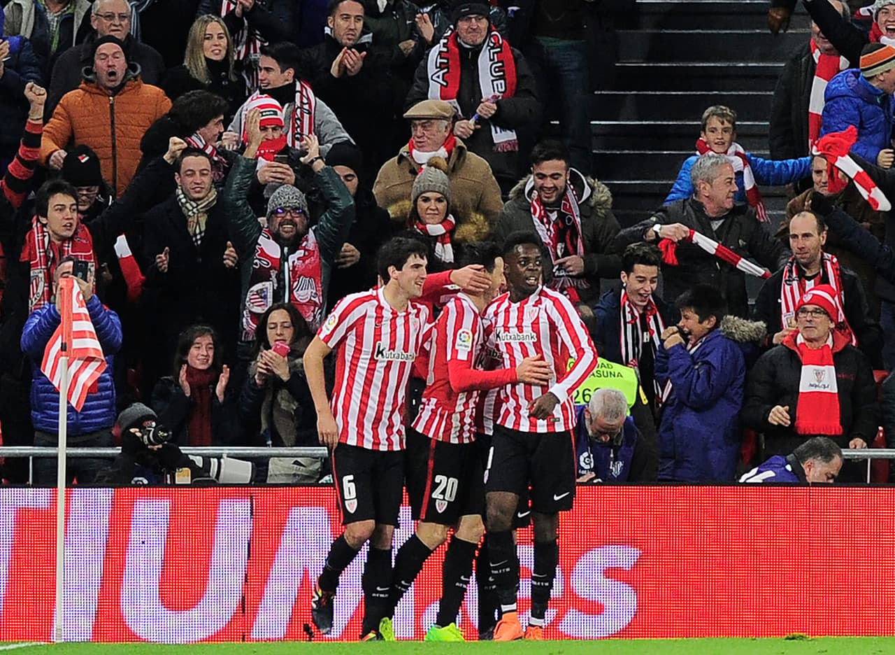 Athletic Bilbao, que nació hace 119 años, fue el primer club español en tener las camisetas a rayas rojiblancas, similar a las del Southampton, con quien tenía buenas relaciones.