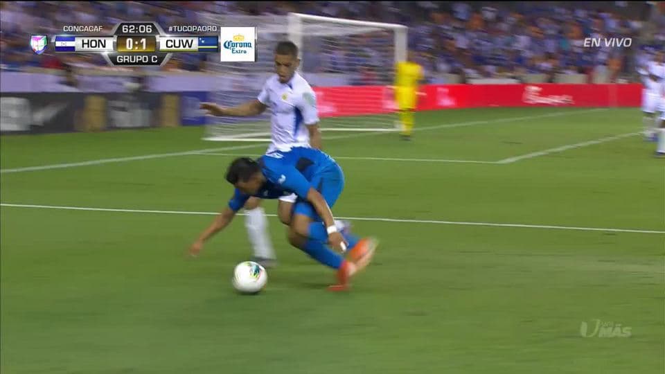 Tiro desviado de Maynor Figueroa