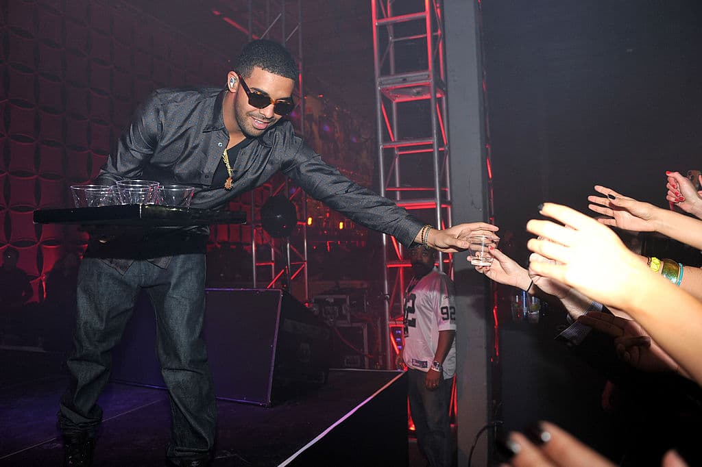 Tras retrasos y meses de publicidad en Internet, el rapero de Toronto finalmente fijó la fecha de lanzamiento