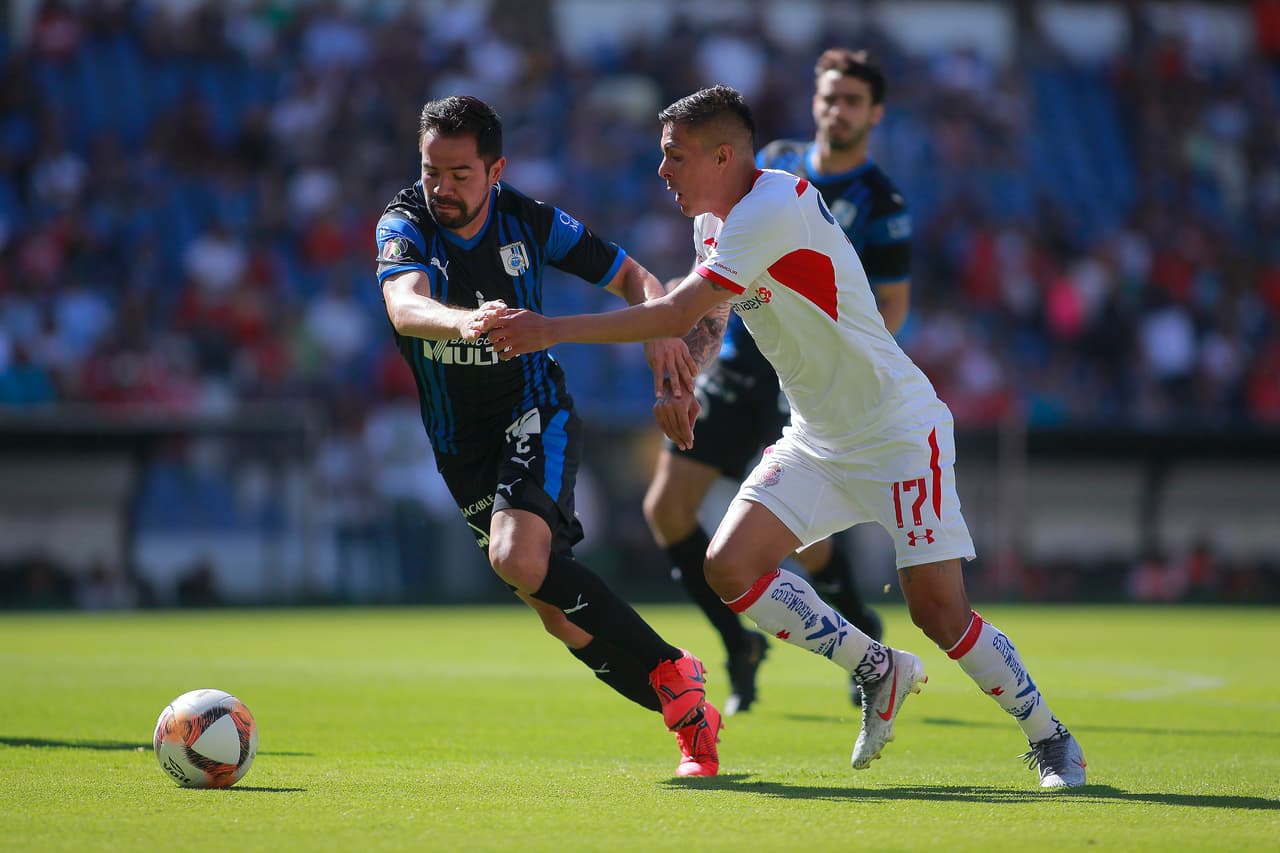 Durante los primeros minutos el partido fue flojo y no existía presencia en las árreas rivales.