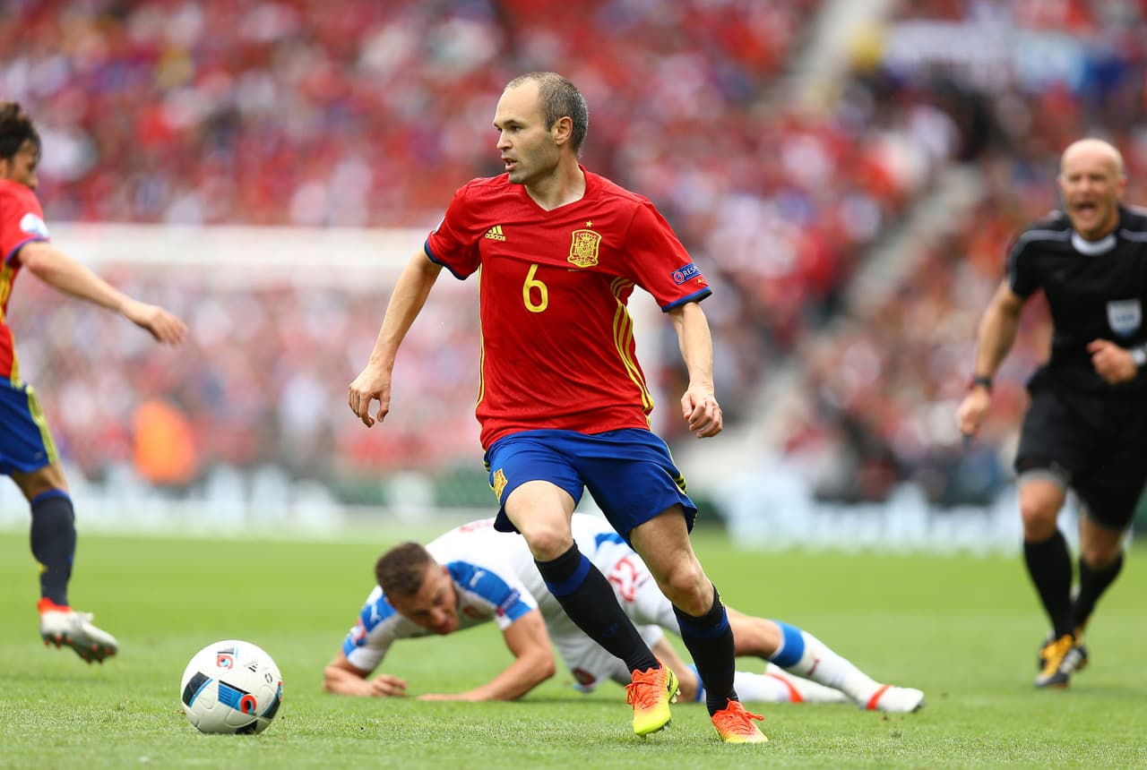 Andrés Iniesta le pide "mucha fuerza" a la gente que ayuda en México