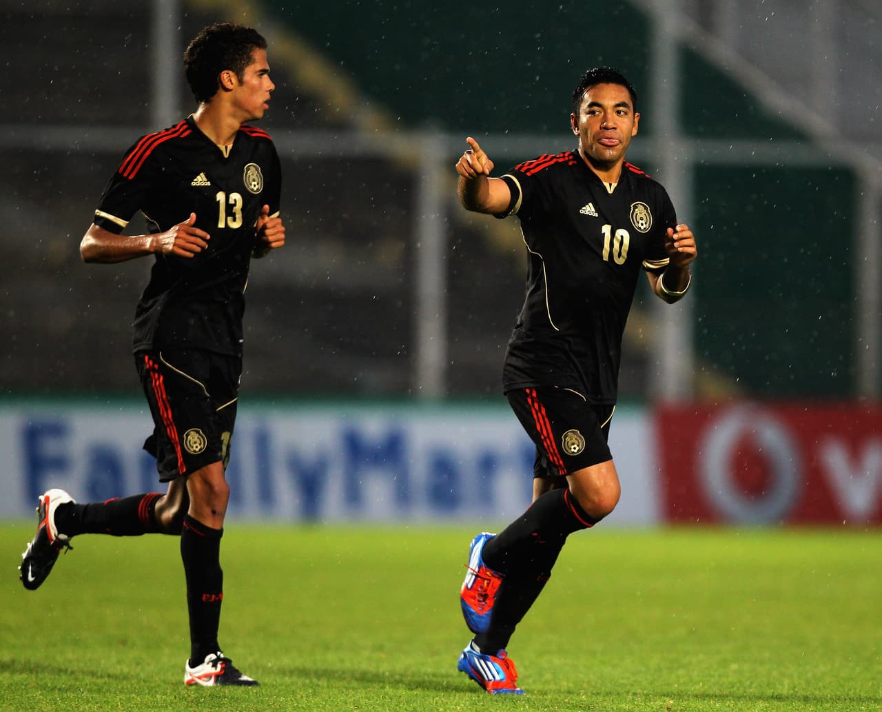 Por su parte, para México el autor del gol fue otra vez Fabián quien ya caminaba el sendero hacia el título de goleo. Más aún con el doblete ante Bielorusia para cerrar el fase de grupos.