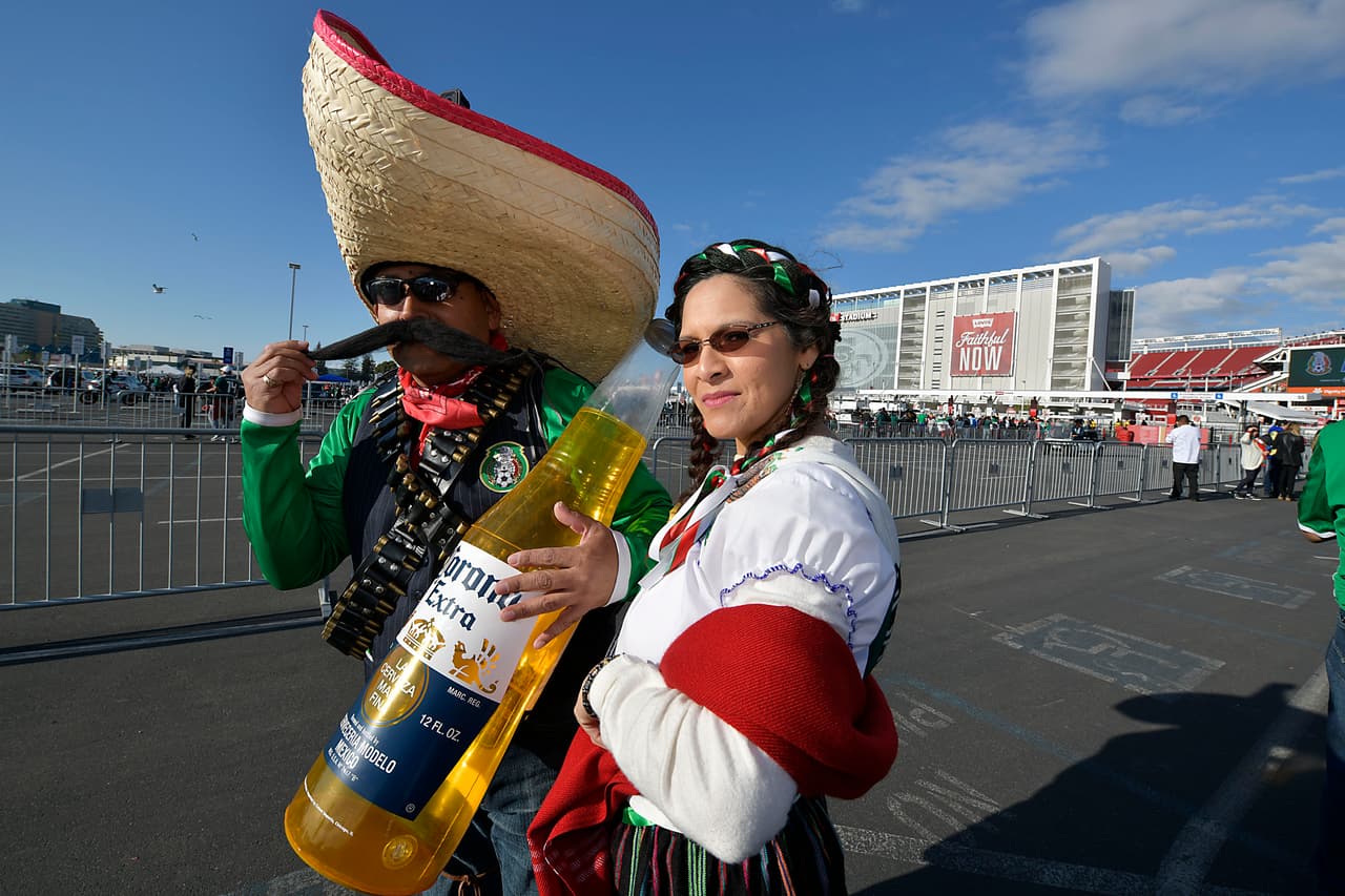 La fiesta y color de los fanáticos mexicanos prendió el ánimo para el partido del 'Tri' en el Levi's Stadium contra Islandia como preparación para el Mundial de Rusia 2018.
