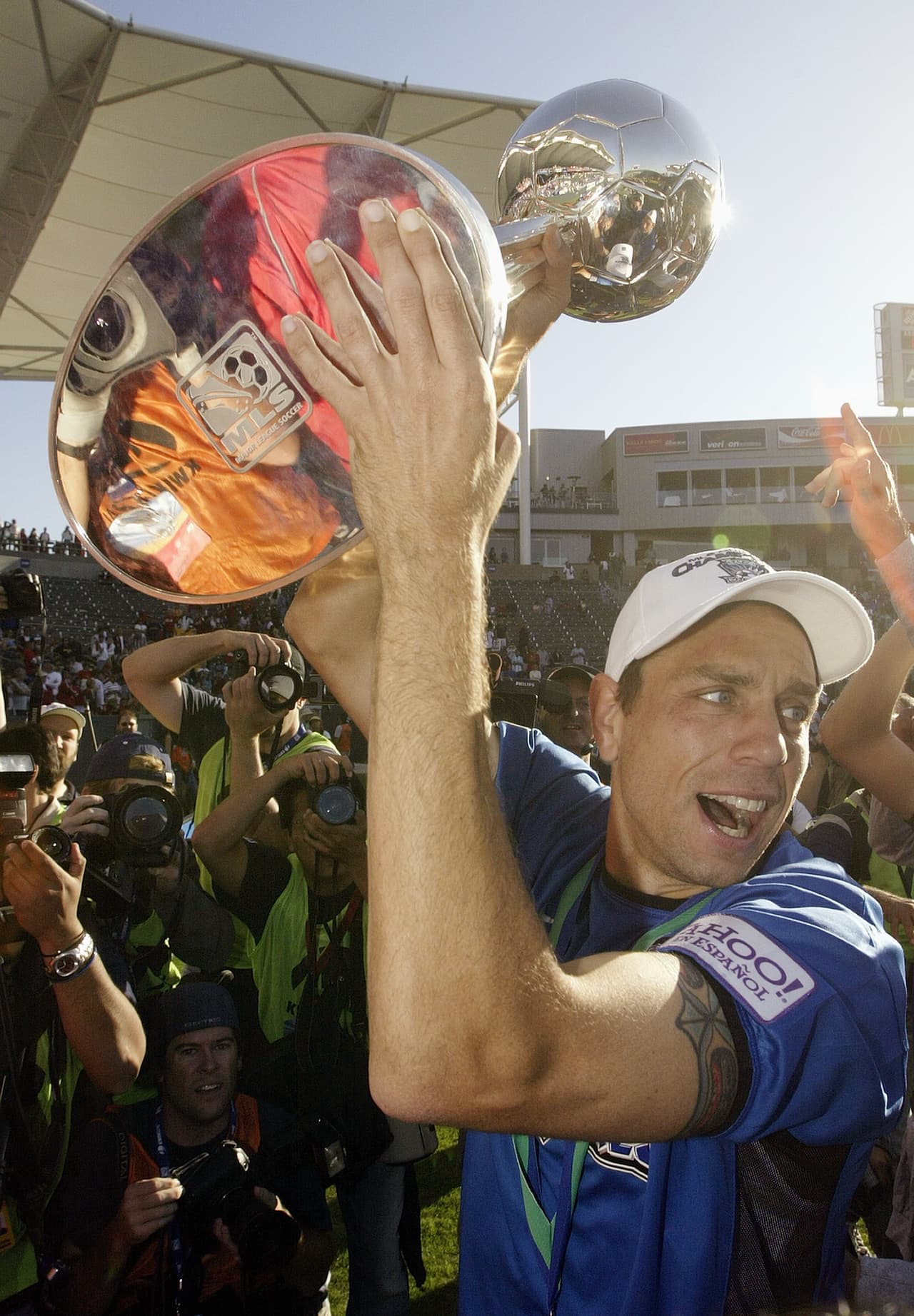 Aquella segunda versión del Alan I. Rothenberg llevaba la insignia de la MLS grabada en la base del trofeo.