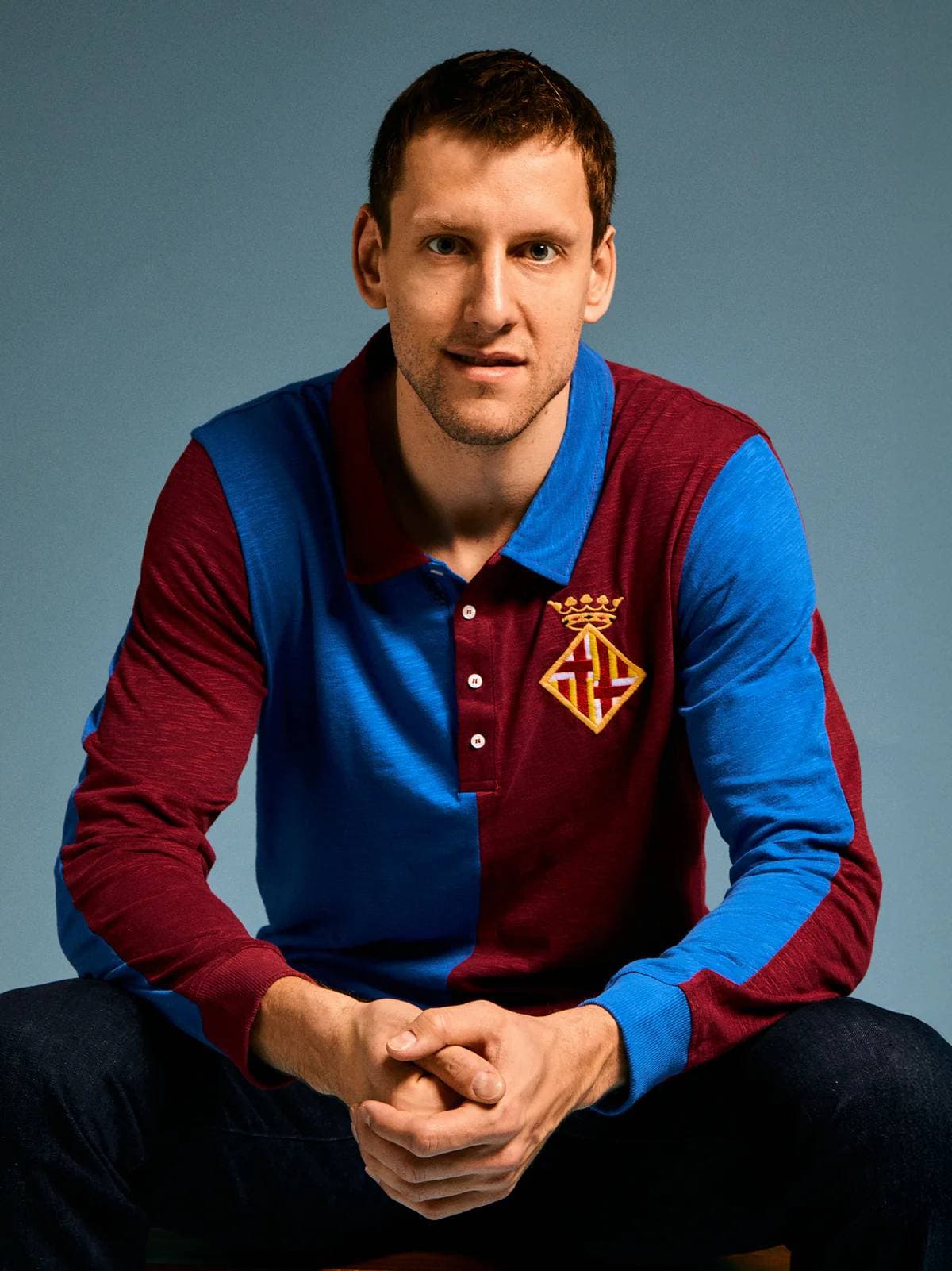 Réplica de la primera camiseta del FC Barcelona del año 1899 utilizada por jugadores como Joan Gamper.