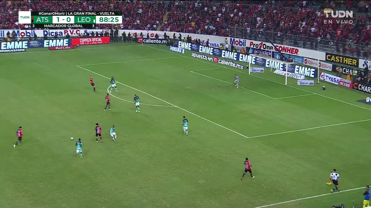 ¡TIRO ATAJADO! disparo por Edgar Zaldívar.