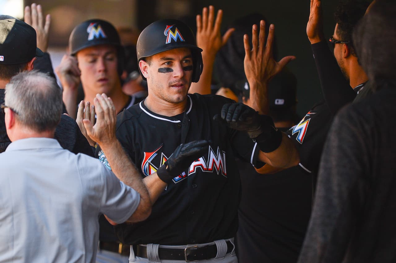 Otro catcher convocado como reserva es JT Realmuto de los Miami Marlins. Es la quinta temporada para Jacob Tyler en las Grandes Ligas y recibe su primera convocatoria al All Star Game.