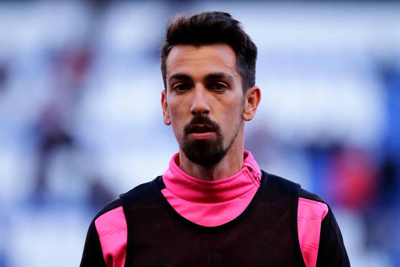 Isaac Cuenca (España) - quien fuese uno de los productos de La Masía, debutando en el 2013 con el Barcelona, ahora a sus 27 años busca equipo. Luego de jugar para el Granada se marchó a Israel con el Hapoel Be'er Sheva, pero no renovó.