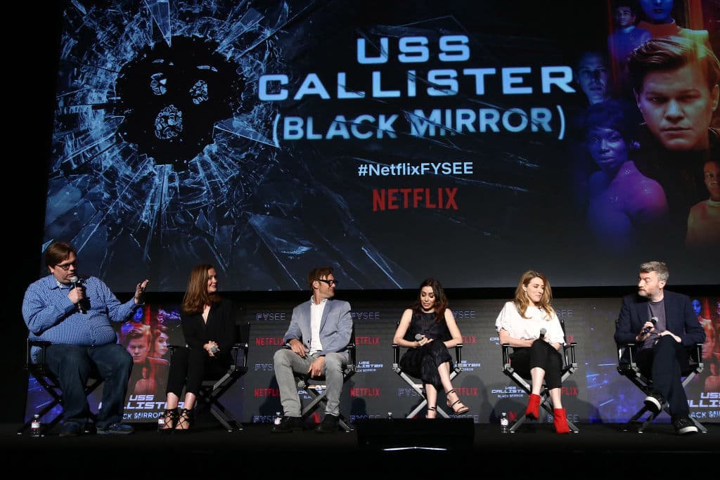 Una serie con diversas historias escalofriantes, donde la tecnología está siempre presente como factor clave y escalofriante en nuestras vidas. Espermos que llegue la sexta temporada este 2021.