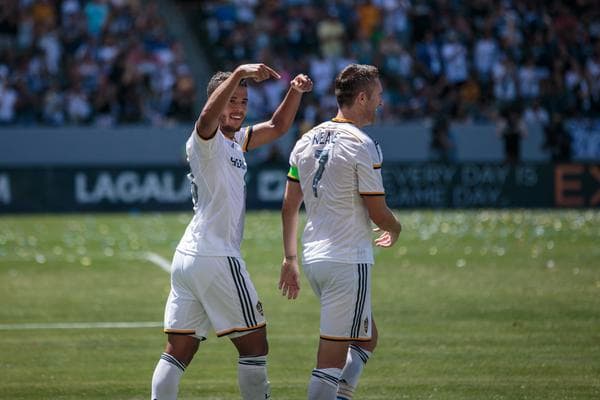 Gio marcó su primer gol en la MLS, y el segundo para LA Galaxy en tres días. Robbie Keane, quien fuera compañero de Gio en el Tottenham, le dio el pase al mexicano.