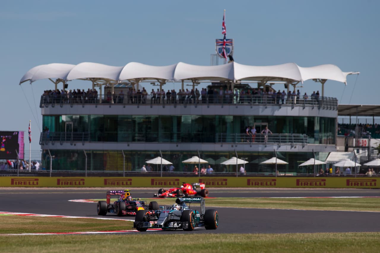 La vuelta más rápida la tiene Lewis Hamilton con 1m27s369 en 2019.