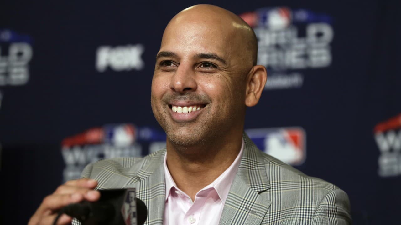 El dolor de cabeza de Alex Cora: ¿a quién sacar para incluir a J.D. Martínez?