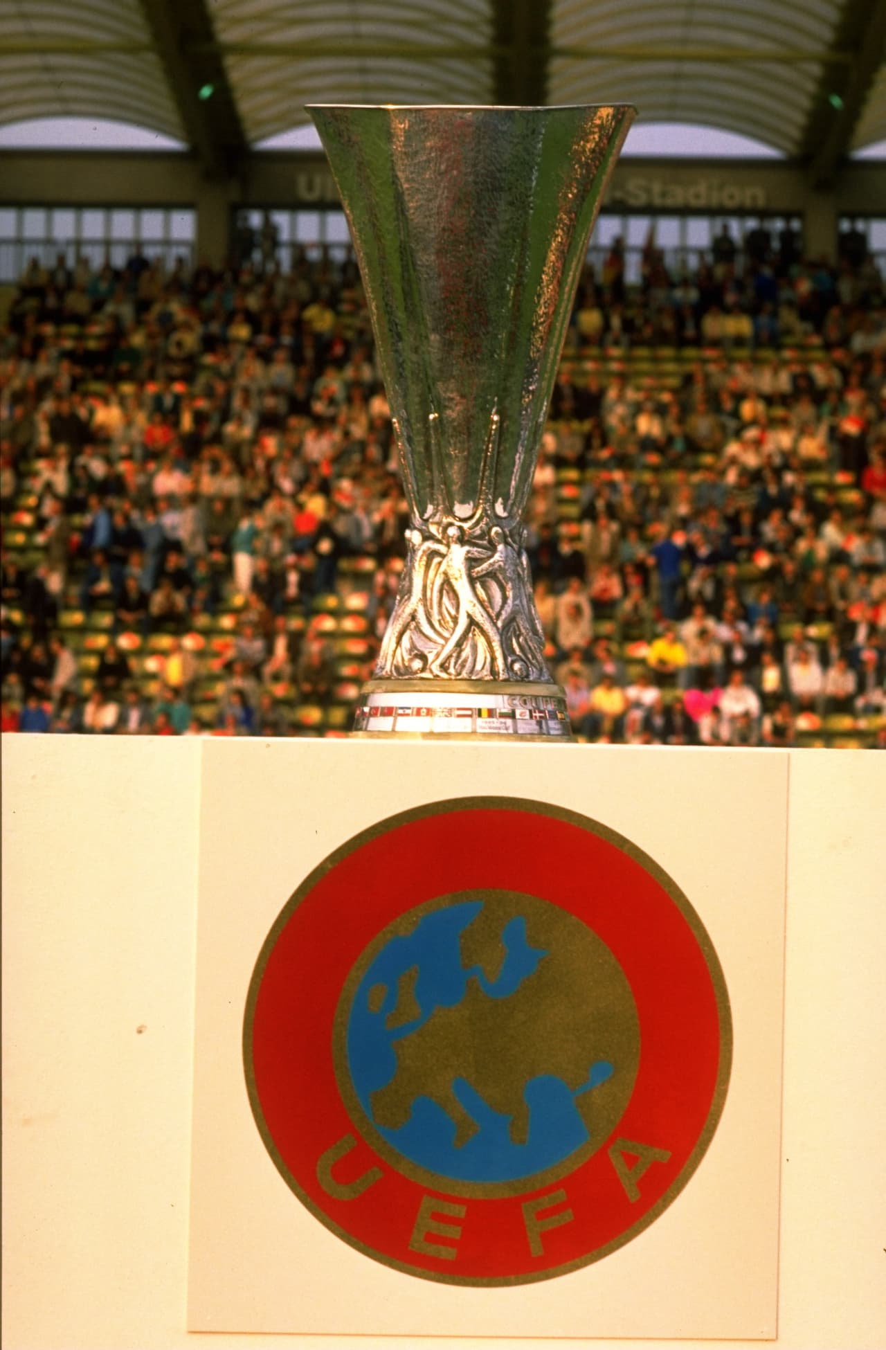 El Leverkusen siempre fue un equipo modesto, hasta la década de los ochenta, cuando ascendió a la Bundesliga y se metió a la final de la Copa de la Uefa 1988.