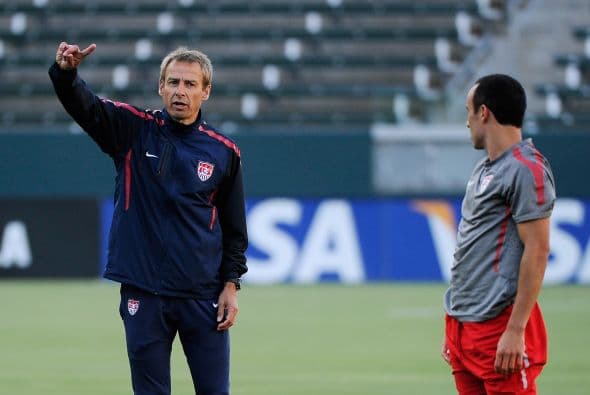 Tras no entrar en la lista final rumbo al Mundial del 2014, Landon decidió aunciar su retiro de la selección nacional, generando reacciones positivas o negativas en el balompié internacional.  