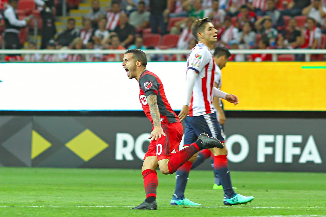 Pero la alegría para Toronto no acabaría allí, ya que Giovinco apareció al minuto 44 para mandar el partido al descanso con el 2-1 a favor y la serie igualada.