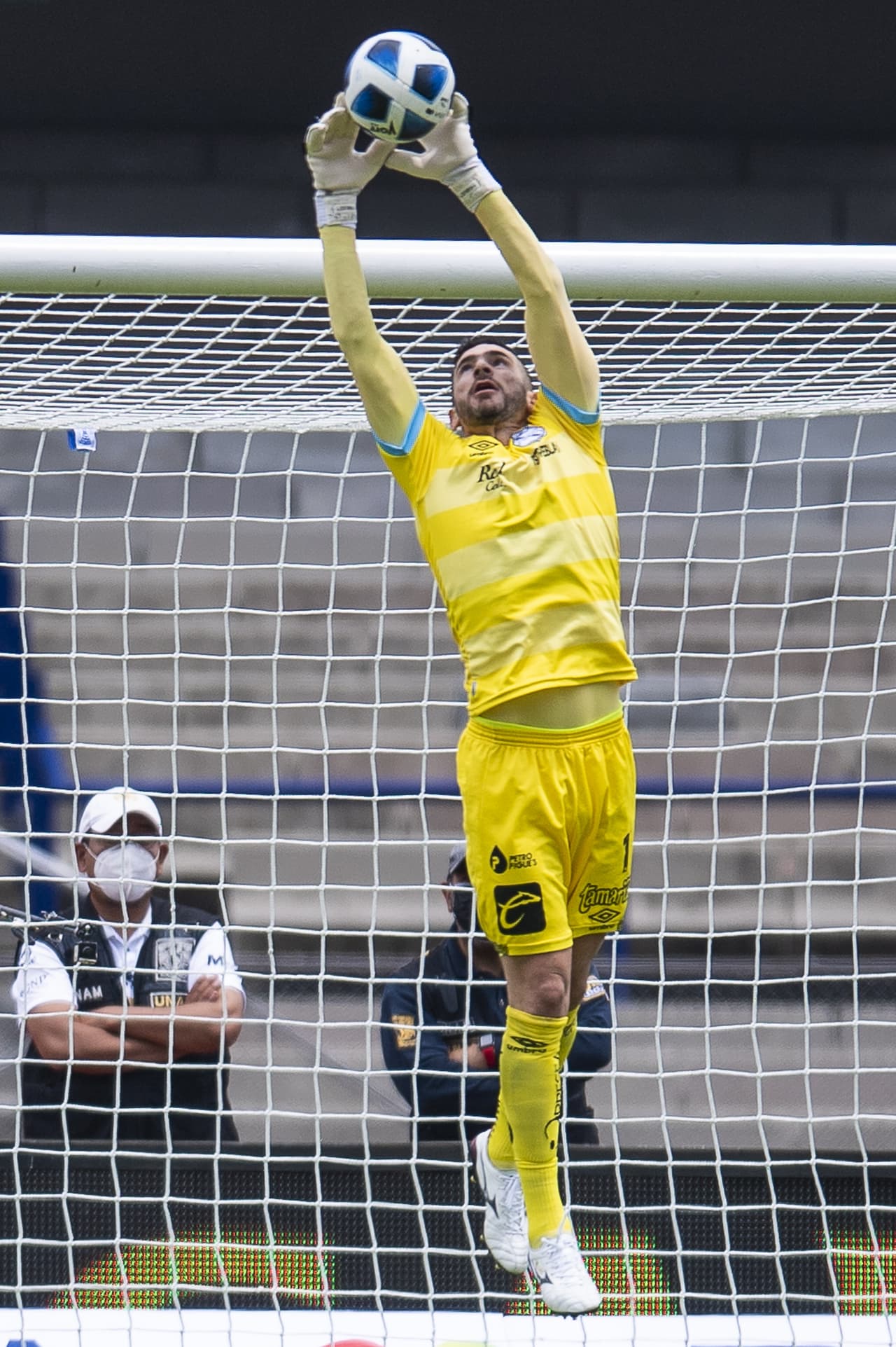 Pumas rompe su mala racha tras vencer 2-0 a Puebla en Ciudad Universitaria durante la Jornada 6 del Apertura 2021. La primera anotación fue por parte de Washington Corozco al 74' y, con penalti, Juan Ignacio Dinneno convirtió al 81.