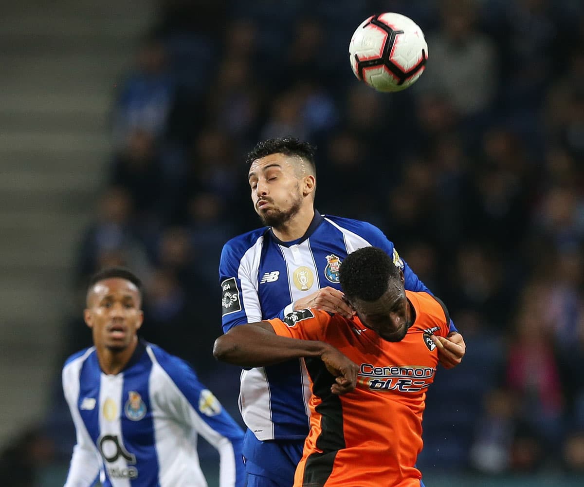 La presencia como titular del delantero colombiano Jackson Martínez (derecha) no fue suficiente para que el Portimonense pudiera levantarse de nuevo durante el partido.