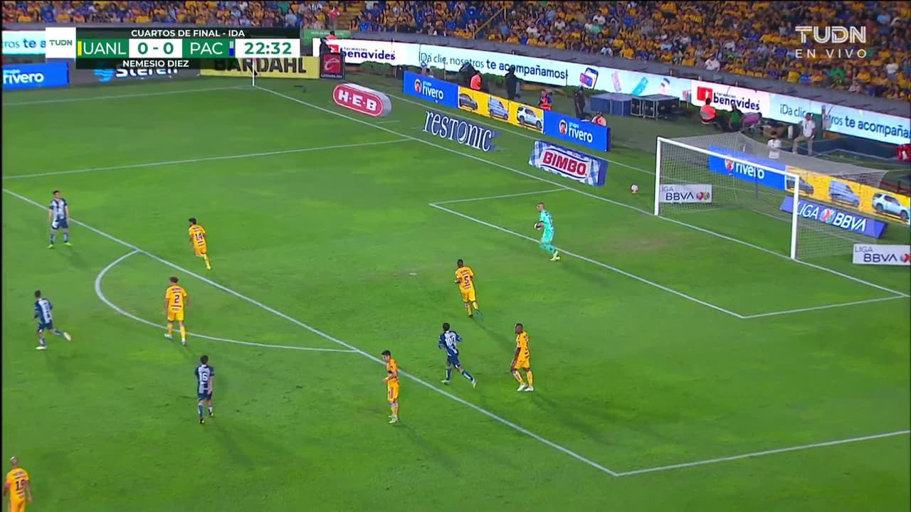 ¡TIRO ATAJADO! disparo por Érick Sánchez.