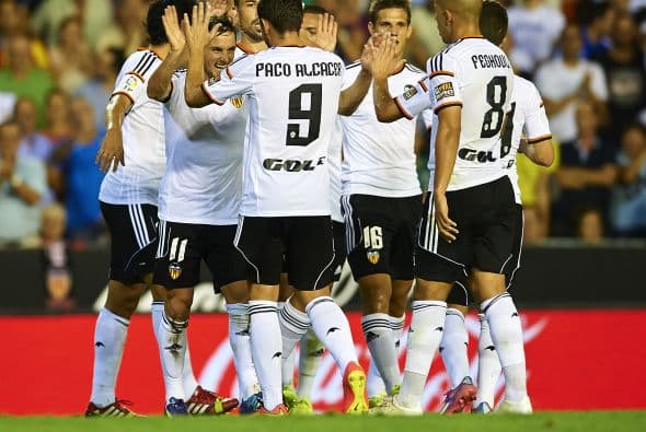 Además de estos equipos, el Valencia parece mostrar una nueva cara con refuerzos de la talla de Andre Gomes, Zuculini, Rodrigo y Negredo. Mientras tanto los más debilitados parecen ser el Athletic de Bilbao con la salida de Ander Herrera al Manchester United y la Real Sociedad también se ve más débil por la venta de Omar Bravo y Griezmann.