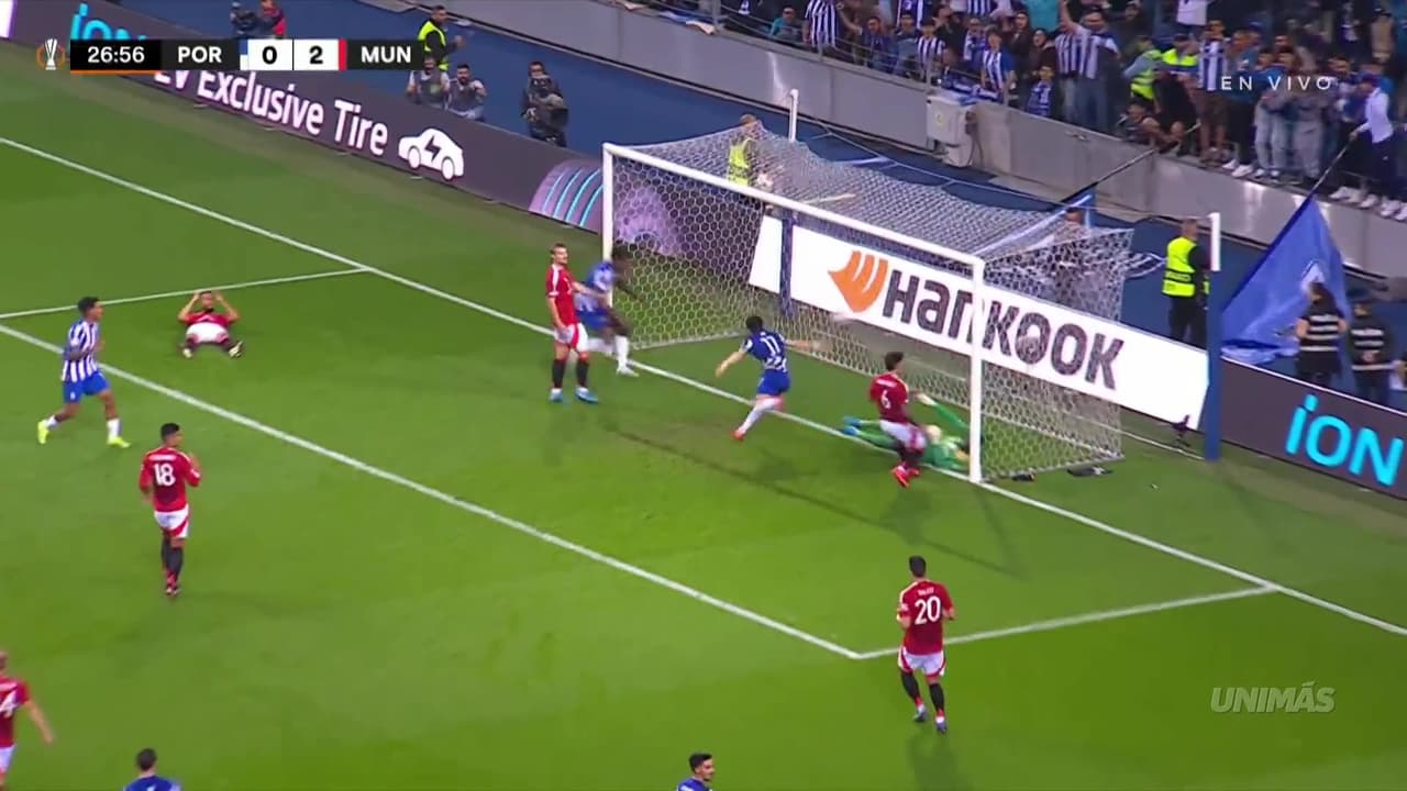 ¡Golazo del Porto! Contra remate y descuentan Los Dragones