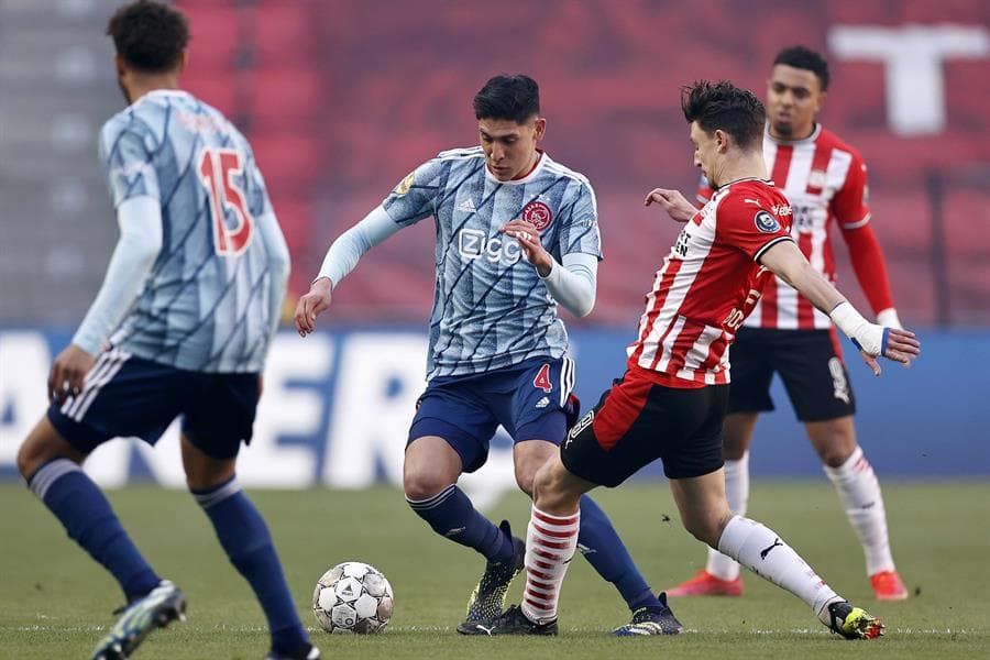 Ajax empata ante el PSV como visita con marcador de 1-1. Eran Zahavi abrió el marcador al minuto 39, pero fue de útlimo minuto cuando Dusan Tadic anotó el gol del empate en la Jornada 24 de la Eredivisie. El mexicano Edson Alvarez se consolida como titular y juega los 90 minutos; el 'Guti' es banca con los de Eindhoven.