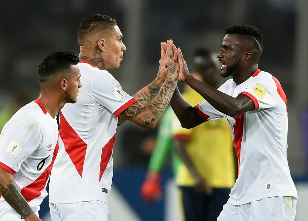 En las eliminatorias previas anotó 5 goles, el primero de ellos en la derrota en Lima por 3-4 ante Chile y, el segundo, en el 2-2 jugado contra Venezuela en el Estadio Nacional.