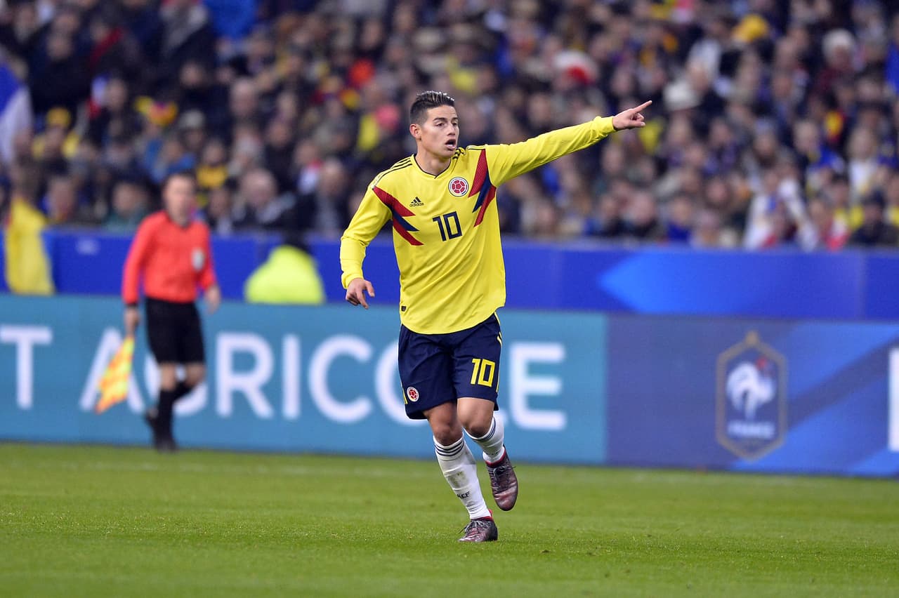 <b>James Rodríguez</b>: 
<b>21.9 millones de dólares</b>. Es el crack de la Selección Colombia y juega con el Bayern Múnich de Alemania.