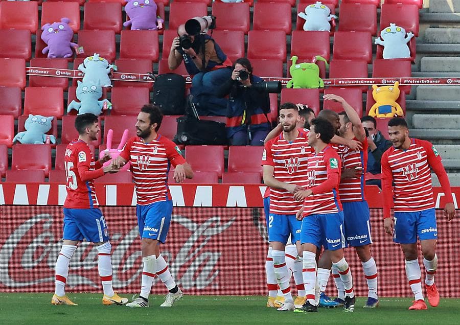 Granada derrota al Real Betis 2-0. El autor de los goles fue Roberto Soldado, el primero cayó con un penal al minuto 14 y, minutos después, anotó el segundo tanto para darle la victoria a su equipo en esta J14 de LaLiga.
