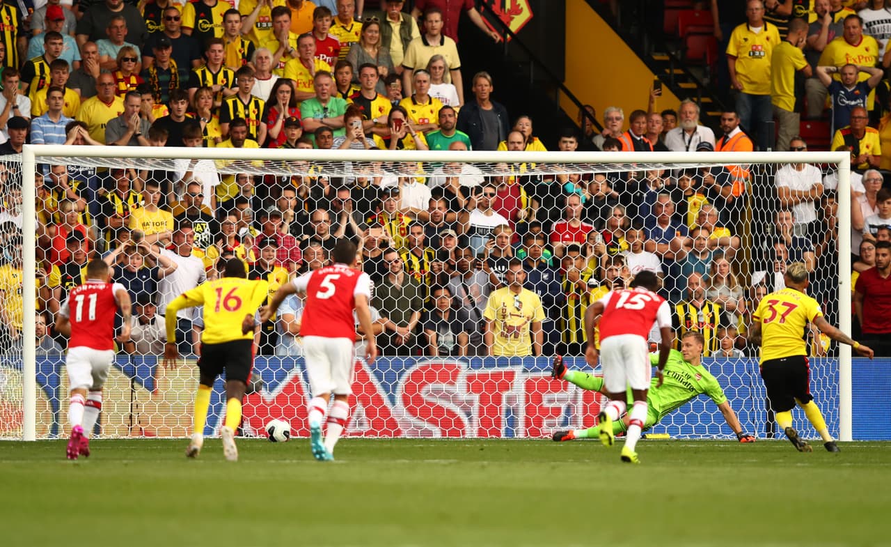 Roberto Pereyra amarga el triunfo del Arsenal, vence a Bernd Leno y empata el juego.