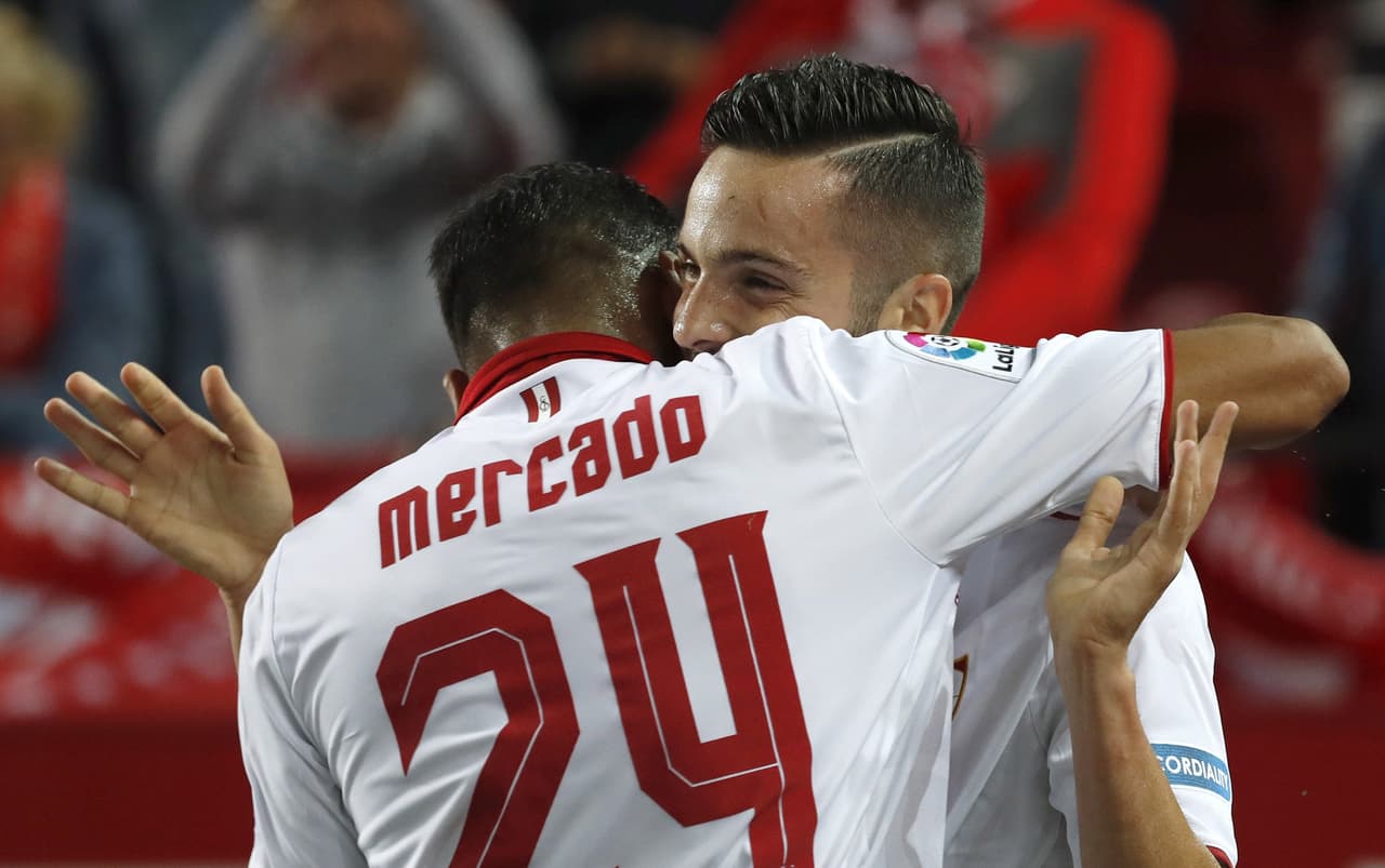 Acá el abrazo con el argentino Gabriel Mercado.