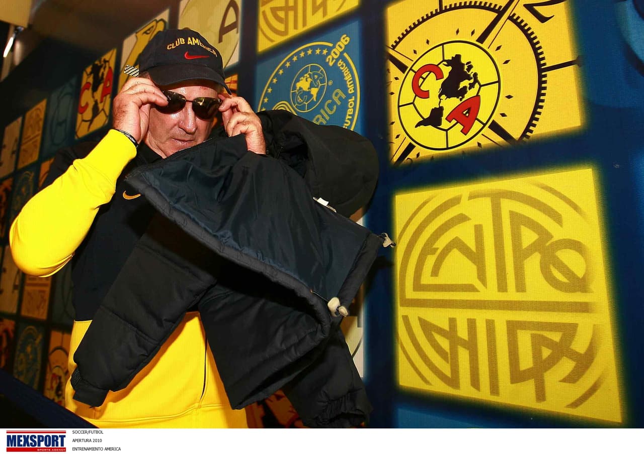 Manuel Lapuente, uno de los mejores entrenadores del futbol mexicano, logró títulos de liga y como seleccionador de México, consiguiendo el trofeo más importante a nivel selecciones: la Copa Confederaciones de 1999. En Liga MX, Manolo Lapuente hizo campeón al Necaxa, Puebla y América.