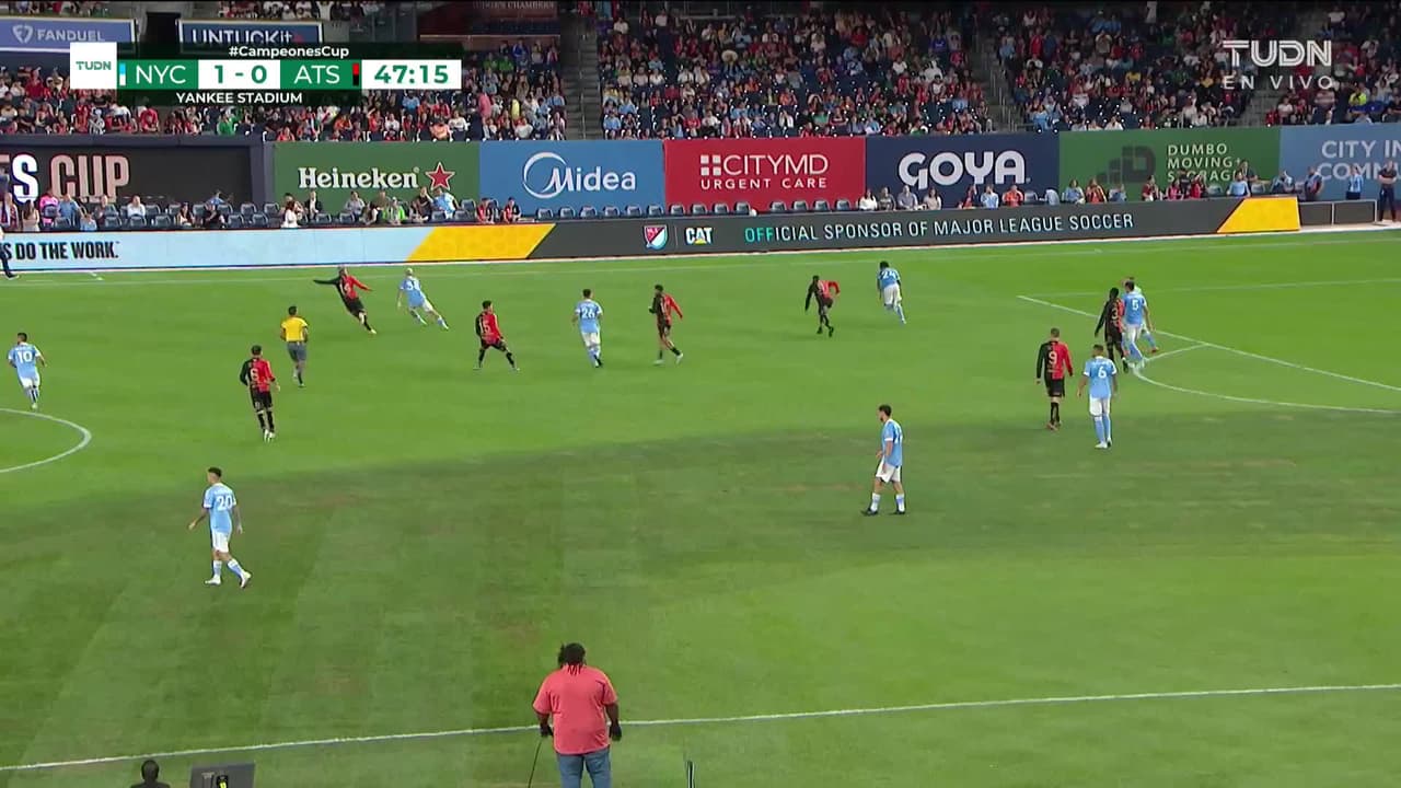 ¡GOOOL! Maximiliano Moralez anota para New York City FC.