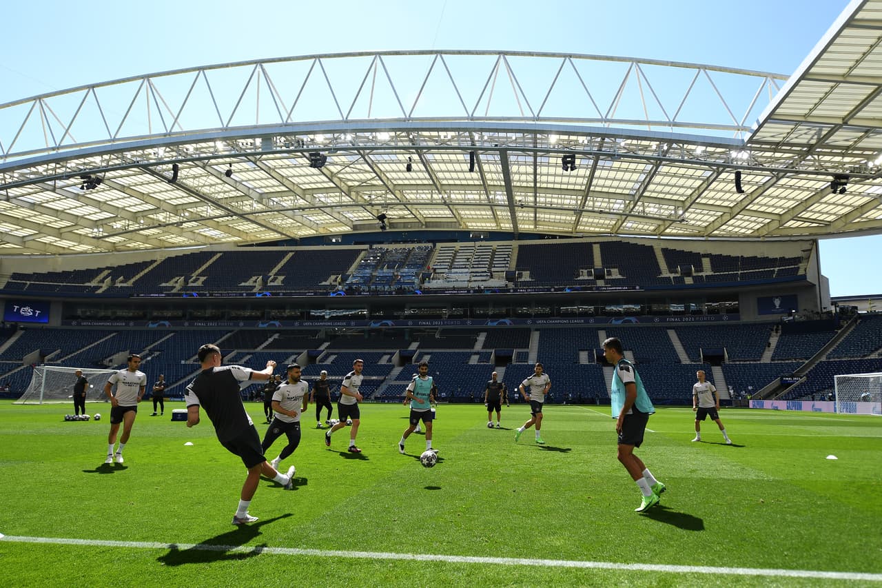 Último entrenamiento y listos… Chelsea y Manchester City reconocieron la cancha del Do Dragao y están listos para la Final de la UEFA Champions League que disputarán este sábado en Porto.