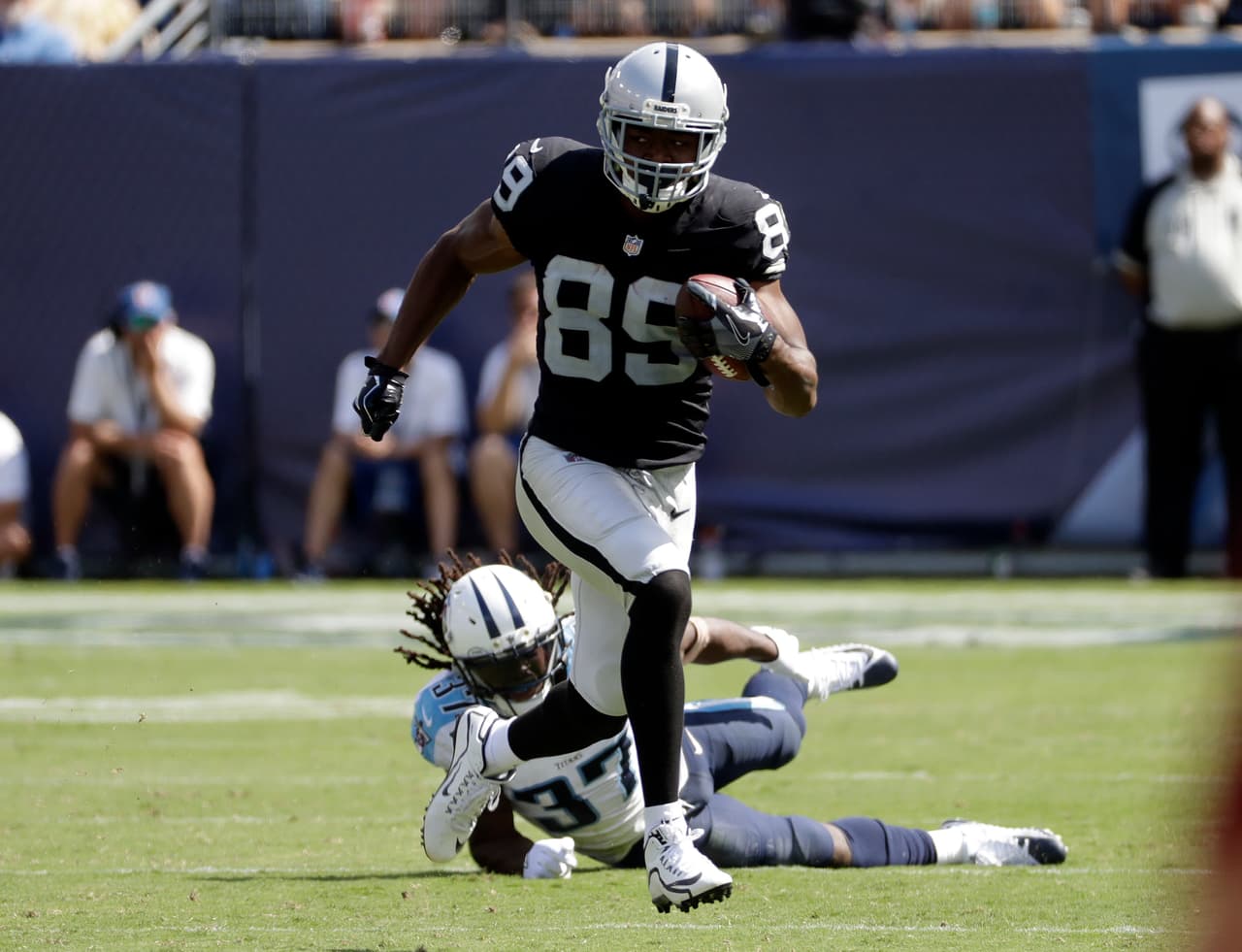 <b>AMARI COOPER (Oakland Raiders) </b>El caso de Cooper vaya que es triste. Su baja de juego ha sido muy significativa pues ha atrapado 12 de 31 targets para un ridículo promedio de 38.7% de acierto. Únicamente tiene 110 yardas en cuatro juegos aunque ya visitó las diagonales una vez. Además, la lesión de Derek Carr debe preocuparlo.