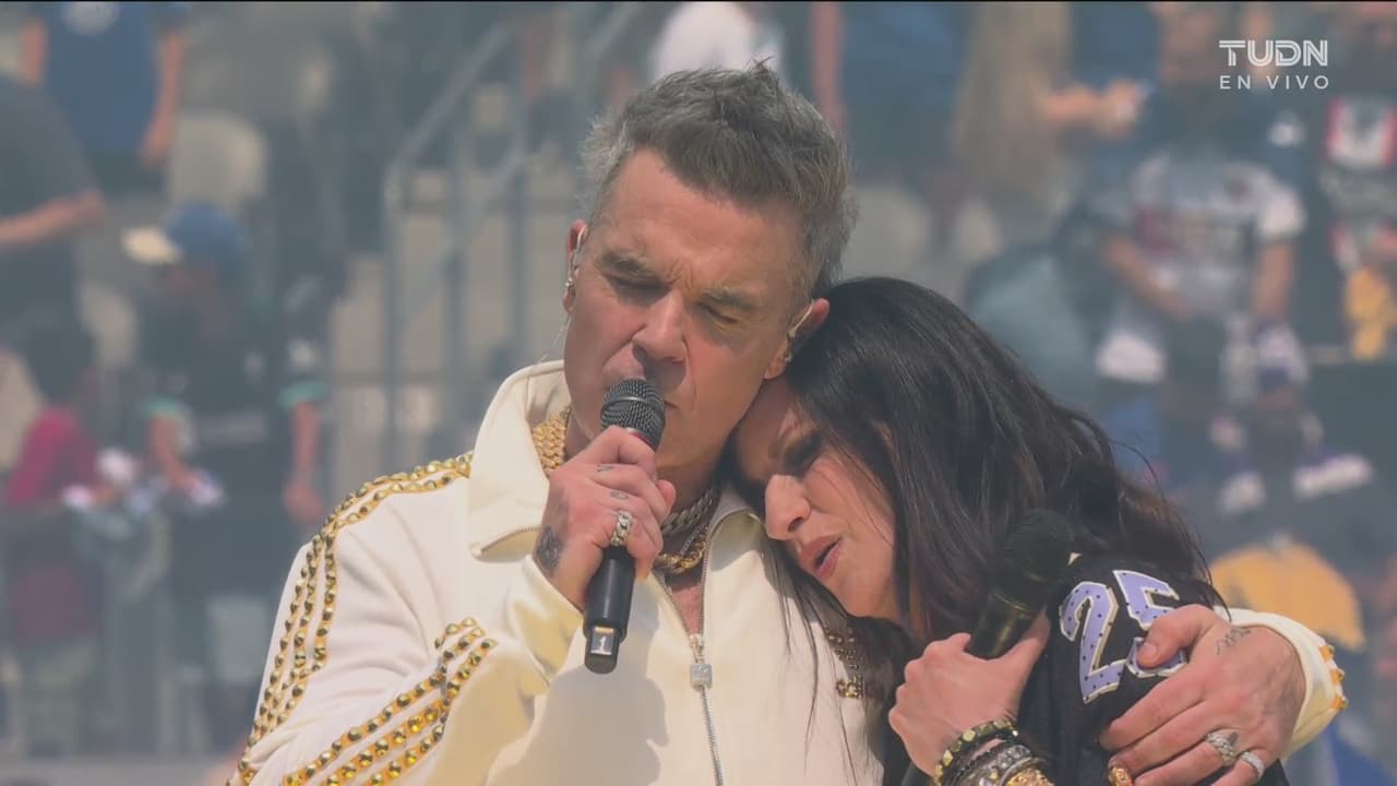 ¡Espectacular! Robbie Williams y Laura Pausini ofrecen inédito show