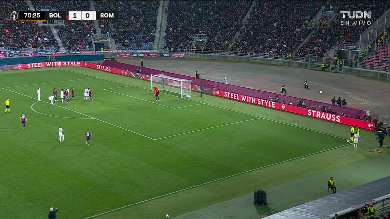 ¡GOL!  anota para AS Roma. Lorenzo Pellegrini