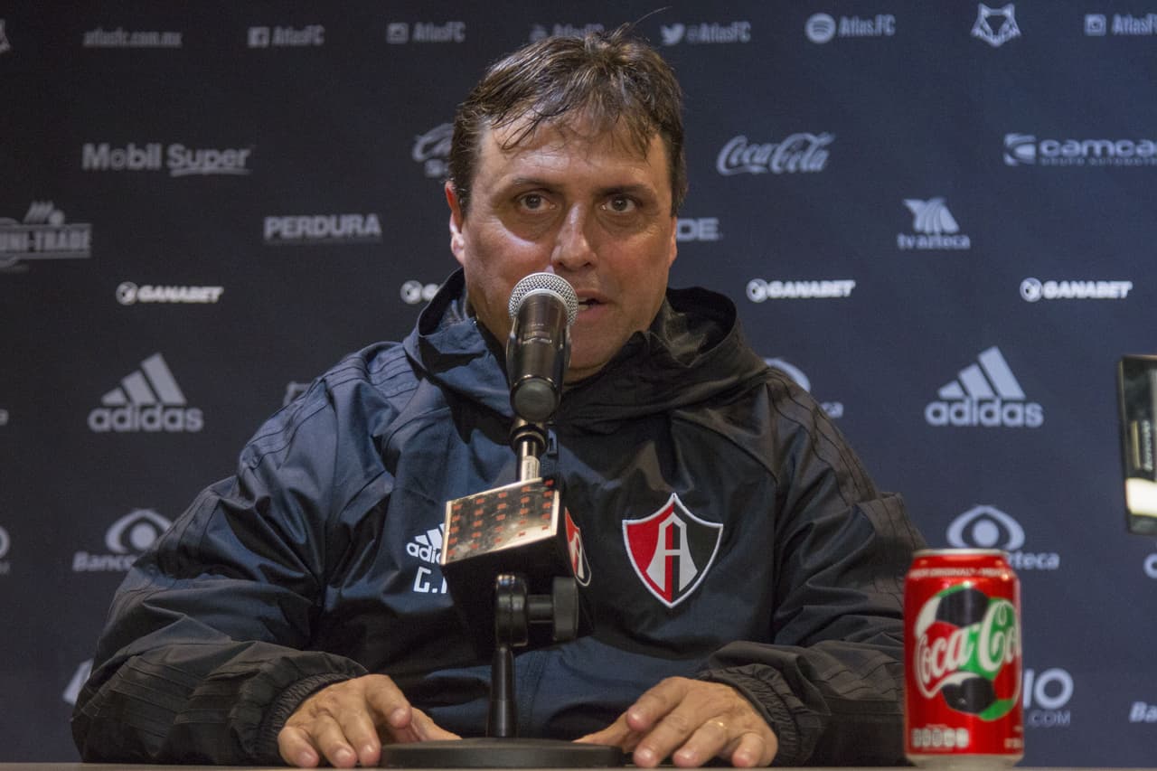 Hoyos viene de un título con Universidad de Chile en 2017 y de ser reconocido como el mejor técnico en ese país el año pasado.